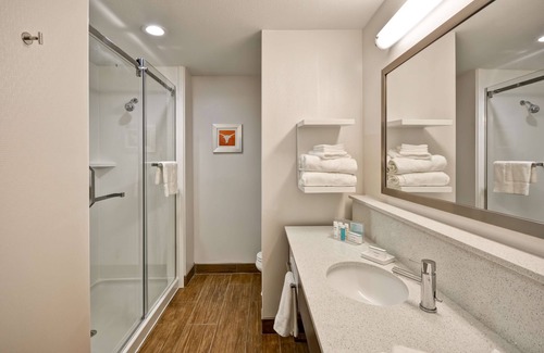 Kyle Hotel | Discover the Comfort of Hampton Inn Kyle with Great Amenities