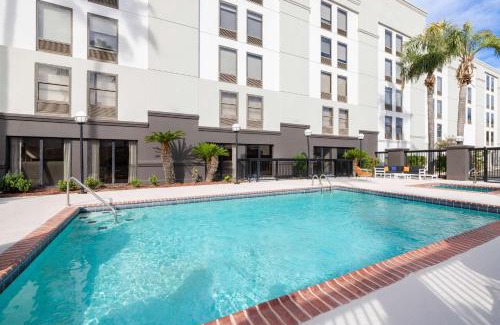 Bonanza Hotel | Welcoming Hampton Inn Laredo: Family-Friendly & Pet Friendly
