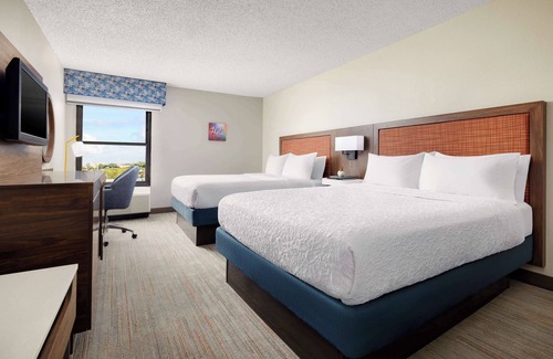 Bonanza Hotel | Relaxing Stay at Hampton Inn Laredo with Pool & Spa