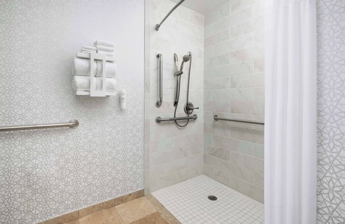 Bonanza Hotel | Relaxing Stay at Hampton Inn Laredo with Pool & Spa