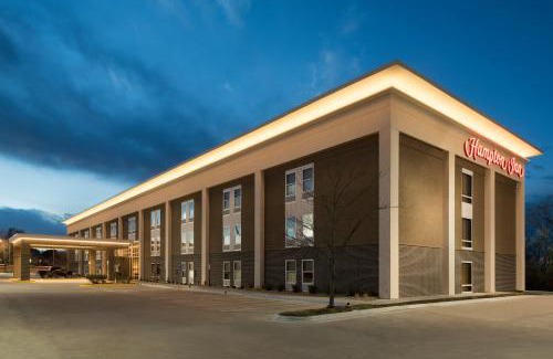 Deerfield Hotel | Ideal Hampton Inn Lawrence: Pet-Friendly with Pool & Ocean View