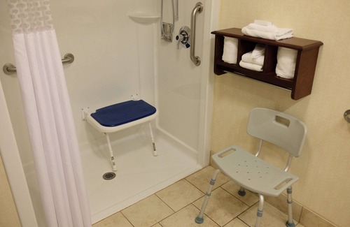 Lima Hotel | Discover Comfort at Hampton Inn Lima: Rated 9/10!
