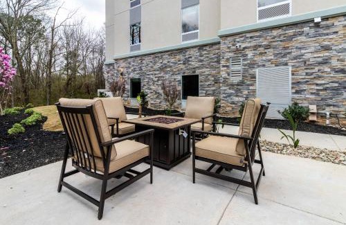 Locust Grove Hotel | Pet-Friendly Getaway at Hampton Inn Locust Grove