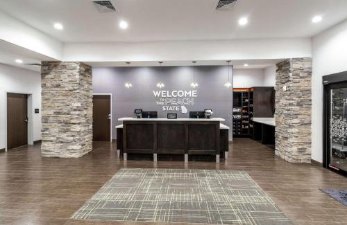 Locust Grove Hotel | Pet-Friendly Getaway at Hampton Inn Locust Grove