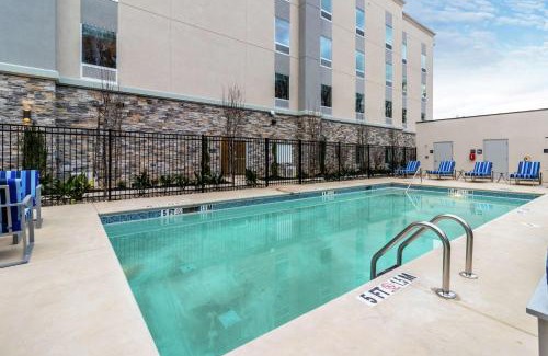 Locust Grove Hotel | Pet-Friendly Getaway at Hampton Inn Locust Grove