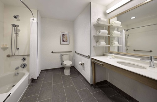 Harbor Hotel | Discover Hampton Inn Long Beach Airport with Pool & Spa