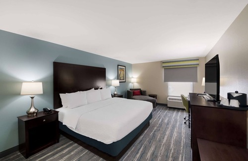 Marshall Hotel | Discover Comfort at Hampton Inn Marshall with Pool & Spa