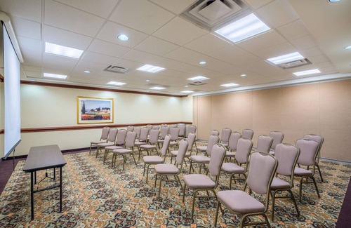 Middletown Hotel | Discover Hampton Inn Middletown: Rated 8.8 with Great Amenities