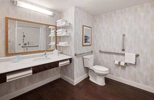 Roseville Hotel | Exceptional Amenities at Hampton Inn Minneapolis-Roseville