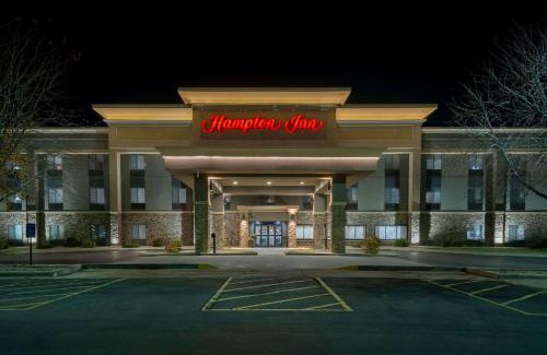 Mitchell Hotel | Pet-Friendly Retreat at Hampton Inn Mitchell with Hot Tub