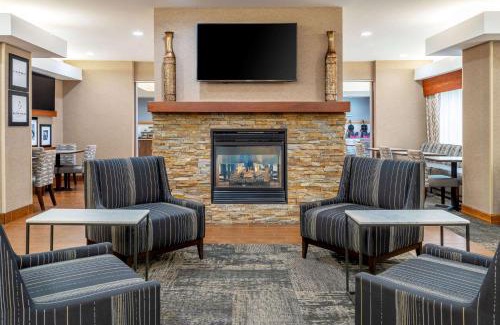Mitchell Hotel | Pet-Friendly Retreat at Hampton Inn Mitchell with Hot Tub
