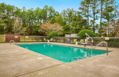Tillmans Corner Hotel | Ideal Stay at Hampton Inn Mobile-I-10, Near Bellingrath Gardens