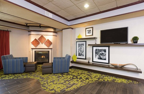 Mount Pleasant Hotel | Relaxing Stay at Hampton Inn Mt. Pleasant with Pool & Spa
