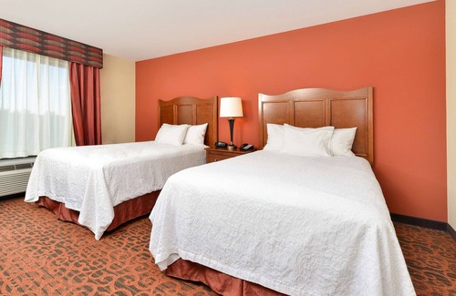 Muscatine Hotel | Inviting Hampton Inn Muscatine: Spa, Dining & Great Reviews