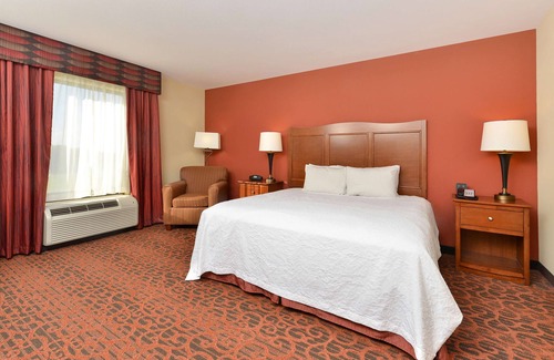 Muscatine Hotel | Inviting Hampton Inn Muscatine: Spa, Dining & Great Reviews
