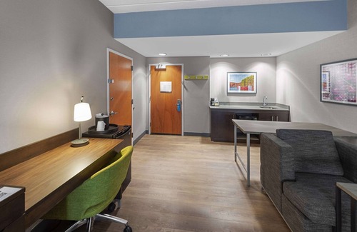 Nanuet Hotel | Relax at Hampton Inn Nanuet with Pool & Family-Friendly Amenities