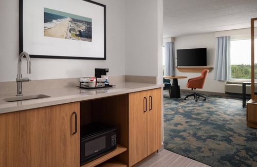 Neptune City Hotel | Welcoming Hampton Inn Neptune/Wall with Pool & Spa