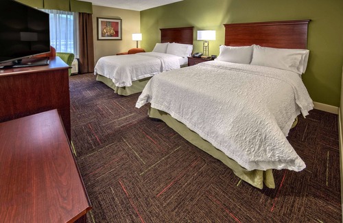 New Bern Hotel | Experience Comfort at Hampton Inn New Bern with Pool & Dining