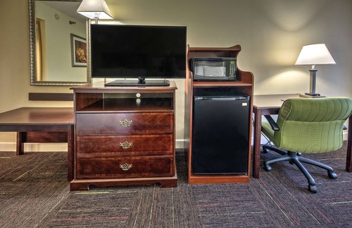 New Bern Hotel | Experience Comfort at Hampton Inn New Bern with Pool & Dining