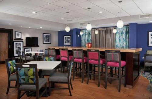 Downtown Niagara Falls Hotel | Enjoy Pet-Friendly Comfort at Hampton Inn Niagara Falls