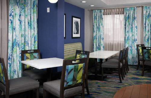 Downtown Niagara Falls Hotel | Enjoy Pet-Friendly Comfort at Hampton Inn Niagara Falls
