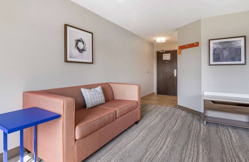 Nicholasville Hotel | Discover Hampton Inn Nicholasville with Pool & Family Amenities
