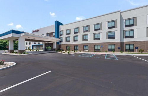 Niles Hotel | Discover Hampton Inn Niles: Family-Friendly & Oceanfront