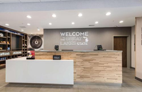 Niles Hotel | Discover Hampton Inn Niles: Family-Friendly & Oceanfront