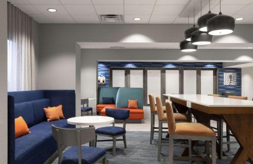O'Fallon Hotel | Comfortable Stay at Hampton Inn O'Fallon, IL with Pool Access