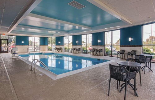 Oak Grove Hotel | Relax at Hampton Inn Oak Grove Fort Campbell with Pool Access