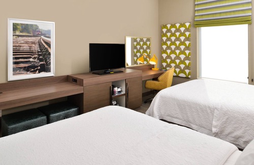 Carter Lake Hotel | Eco-Friendly Comfort at Hampton Inn Omaha Airport