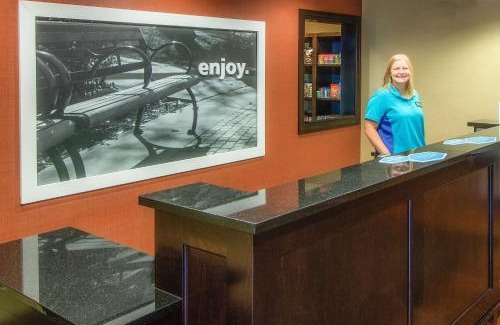 Oxford Hotel | Explore Hampton Inn Oxford with Pet-Friendly Amenities