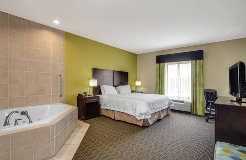 Ozark Hotel | Guest Rated 8.8: Hampton Inn Ozark with Pool & Dining