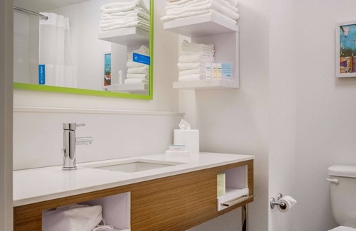 Fort Lee - Paramus Hotel | Top-Rated Hampton Inn Paramus with Pool & Family Amenities
