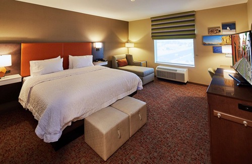 Parker Hotel | Exceptional Stay at Hampton Inn Parker with Pool & Breakfast