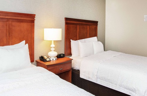 Cedar Knolls Hotel | Inviting Hampton Inn Parsippany: Eco-Friendly Comfort Awaits