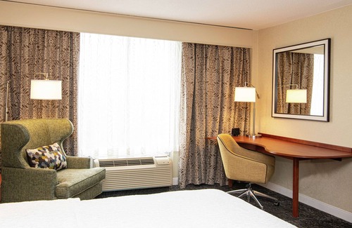 Cedar Knolls Hotel | Inviting Hampton Inn Parsippany: Eco-Friendly Comfort Awaits