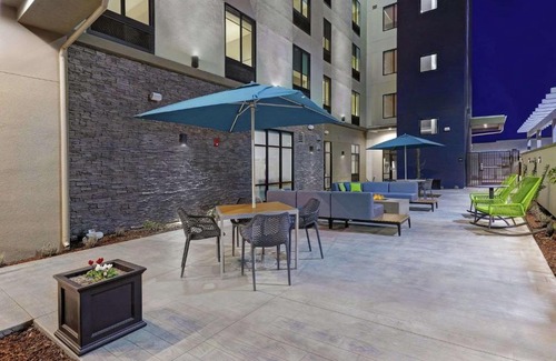 Patterson Hotel | Family-Friendly Stay at Hampton Inn Patterson, CA with Pool