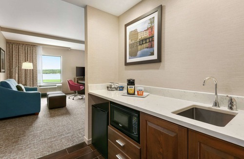 Penn Yan Hotel | Experience Comfort at Hampton Inn Penn Yan with Pool & Spa