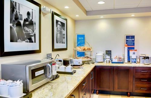 Moon Township Hotel | Convenient Stay at Hampton Inn Pittsburgh-Airport