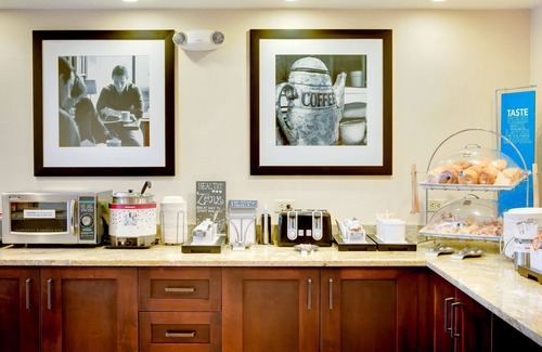 Moon Township Hotel | Convenient Stay at Hampton Inn Pittsburgh-Airport