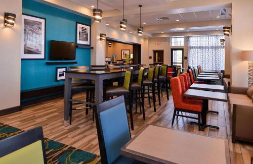 Franklin Park Hotel | Pet-Friendly Retreat at Hampton Inn Pittsburgh - Wexford