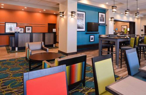 Franklin Park Hotel | Pet-Friendly Retreat at Hampton Inn Pittsburgh - Wexford