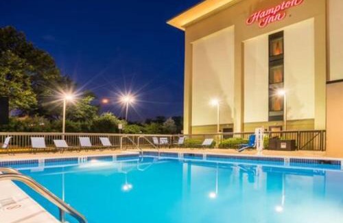 Plymouth Meeting Hotel | Family-Friendly Hampton Inn Plymouth Meeting with Pool & Views