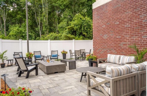 Raynham Hotel | Comfortable Stay at Hampton Inn Raynham-Taunton with Pool