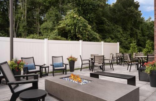 Raynham Hotel | Comfortable Stay at Hampton Inn Raynham-Taunton with Pool