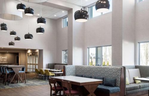 Redmond Hotel | Inviting Hampton Inn Redmond Bend Airport with Pool Access