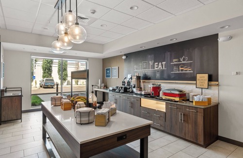 Redmond Hotel | Top-Rated Hampton Inn Redmond Near Bend Airport with Pool