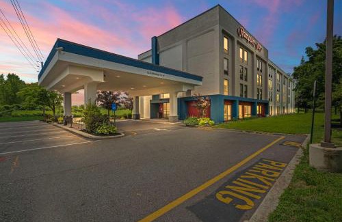 Ridgefield Park Hotel | Comfortable Stay at Hampton Inn Ridgefield Park with Pool