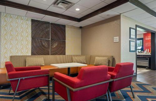 Ridgefield Park Hotel | Comfortable Stay at Hampton Inn Ridgefield Park with Pool